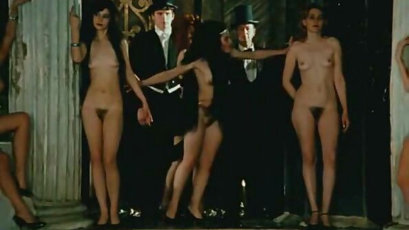 Abigail Mac dan Lindsey cerita bokep mama dan anak Cruz saling menjilat di atas meja